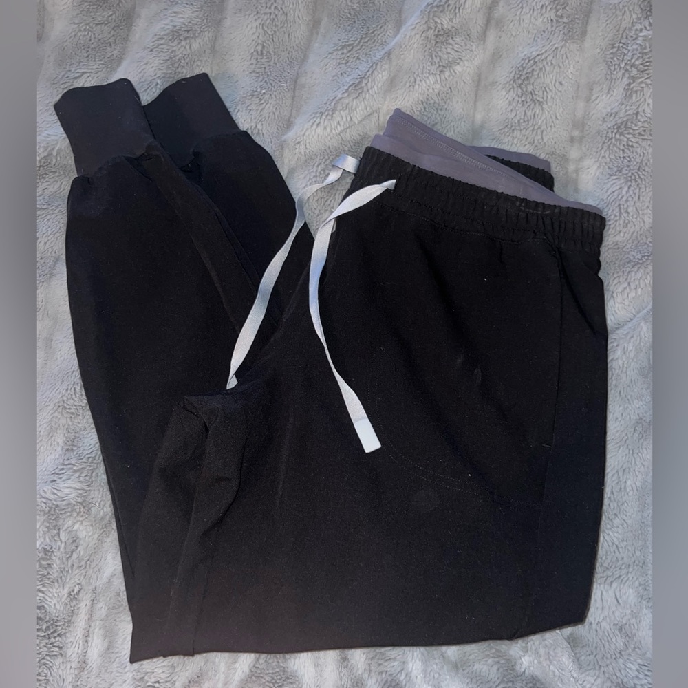 FIGS black Mari skinny jogger scrub pants. Medium Petite.